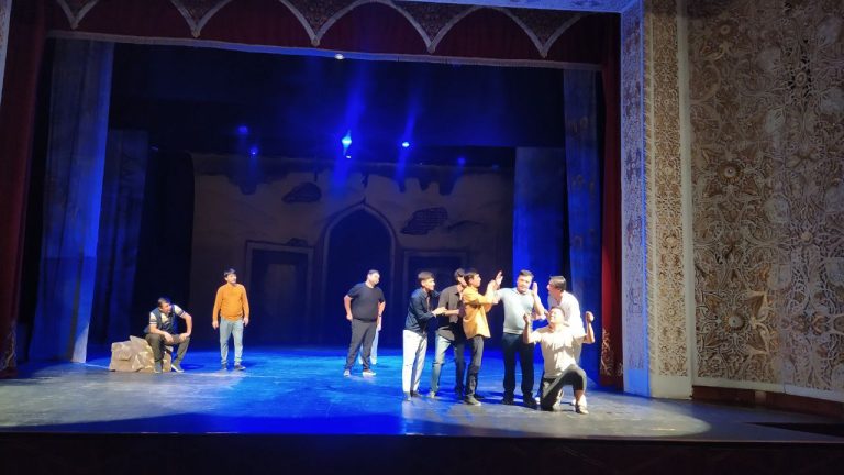 Jizzax viloyat musiqali drama teatrida Jizzax viloyat FVB xodimlari uchun «To’da» spektakli namoyish etildi.